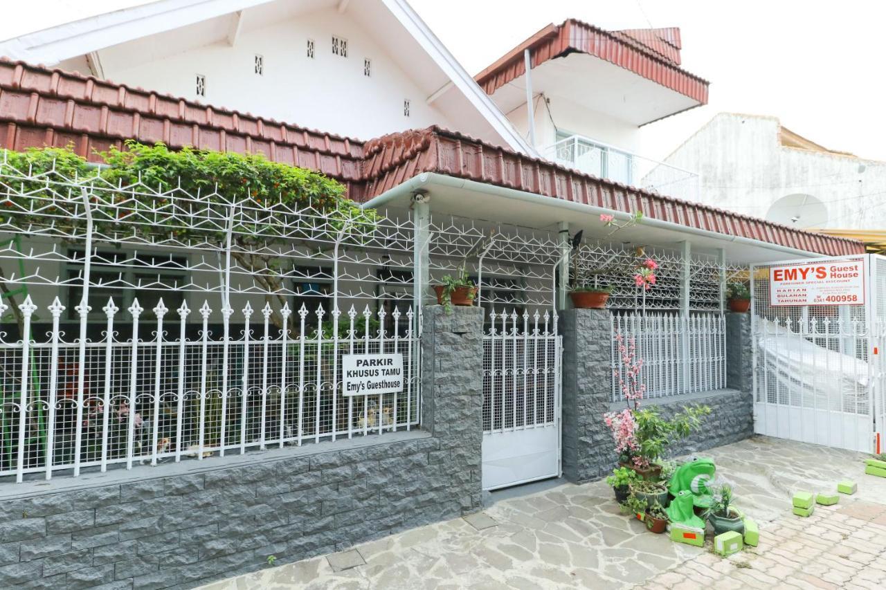 Emy'S Guesthouse Jenggrik Exterior photo