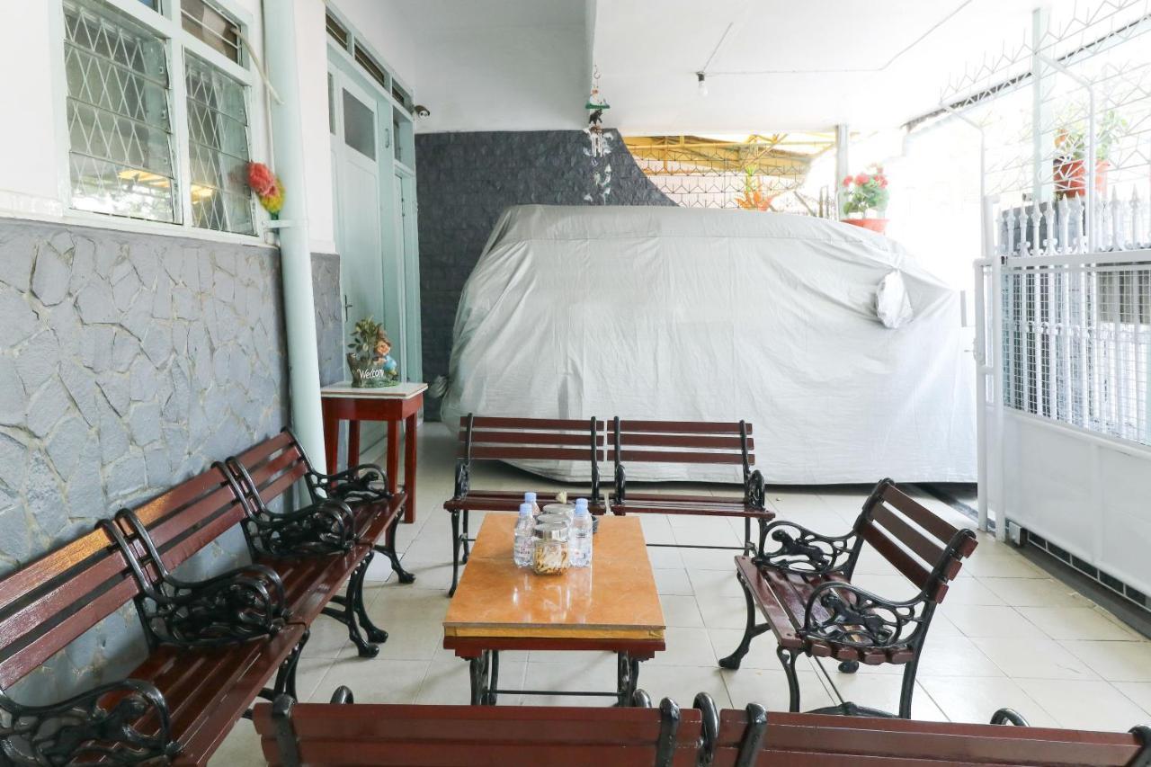 Emy'S Guesthouse Jenggrik Exterior photo